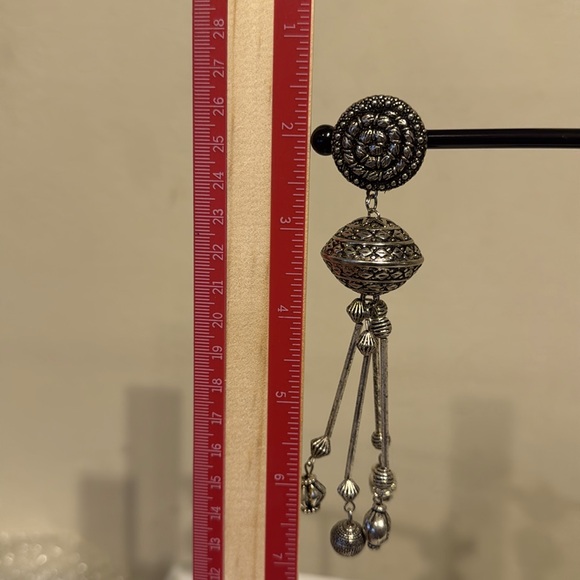 Vintage Dalessio Design Chicago Long Silver Tone Dangle Earrings Clip On - Picture 5 of 7